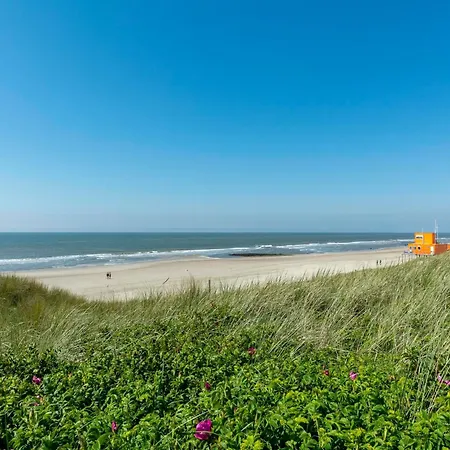 Gorgeous Beachside With Garden *